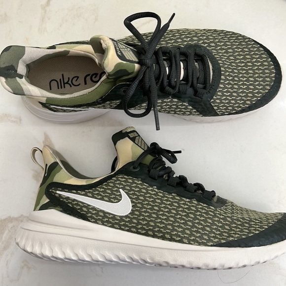 Nike React shoes , brand new - only tried on indoors - Picture 2 of 5